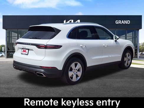 Used 2023 Porsche Cayenne Platinum Edition image 6