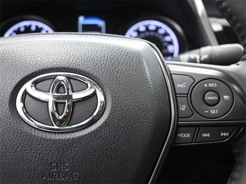 Used 2024 Toyota Camry SE image 14