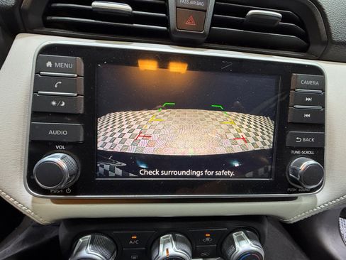 Used 2020 Nissan Versa SV image 29