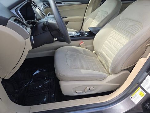 Used 2016 Ford Fusion SE FWD image 5
