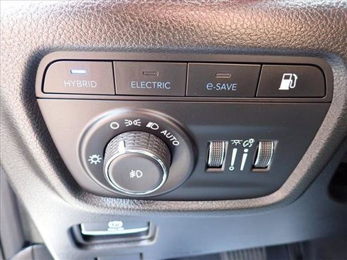 Used 2023 Jeep Grand Cherokee Summit w/ Advanced Protech Group IV AWD/4WD image 18