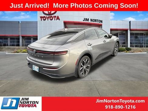 Used 2023 Toyota Crown Limited image 6