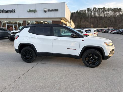 Used 2023 Jeep Compass Trailhawk image 5