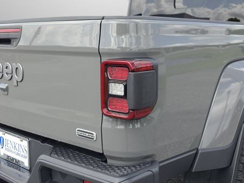 Used 2023 Jeep Gladiator Overland w/ LED Lighting Group AWD/4WD image 37