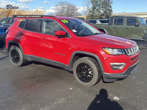 Used 2019 Jeep Compass Latitude image 1
