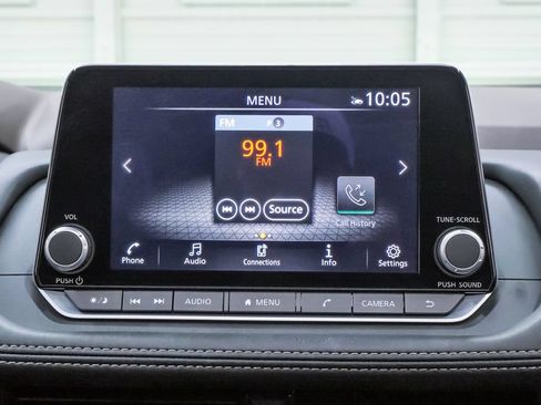 Used 2023 Nissan Rogue SL FWD image 17