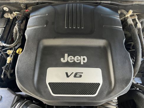 Used 2016 Jeep Wrangler Unlimited Sport w/ Quick Order Package 24S AWD/4WD image 28