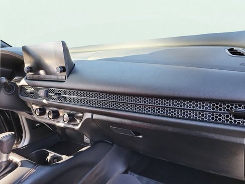 Certified 2024 Honda HR-V Sport image 16