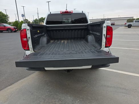 Used 2018 Chevrolet Colorado Z71 AWD/4WD image 5