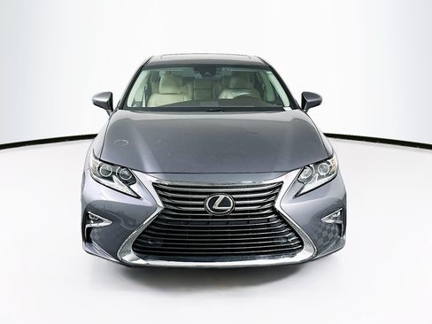 Used 2017 Lexus ES 350 w/ Luxury Package FWD image 2