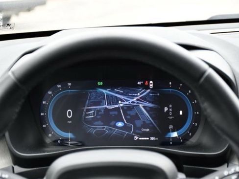 Certified 2025 Volvo XC40 B5 Core image 22