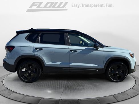 New 2026 Volkswagen Taos SE image 8