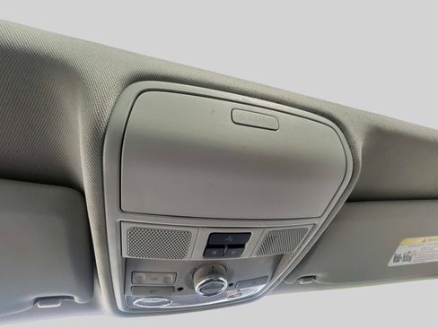 Used 2013 Volkswagen Tiguan S image 31