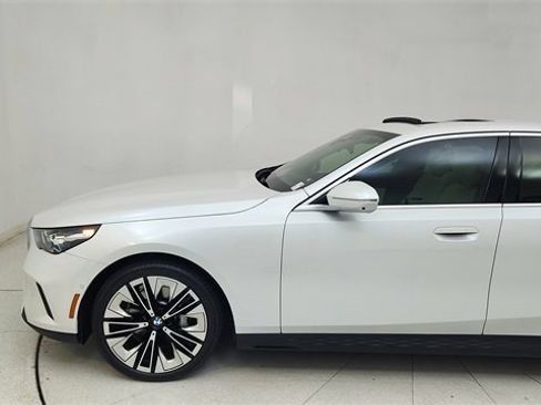Used 2025 BMW 530i image 4