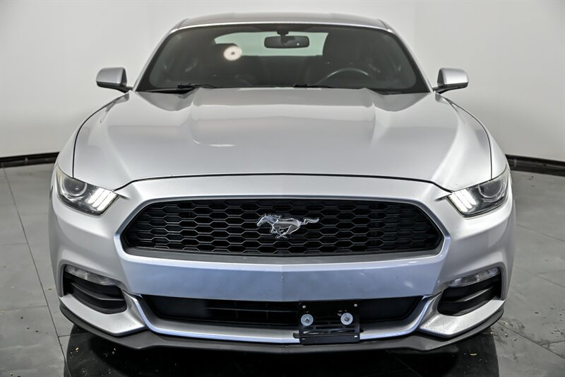 Used 2016 Ford Mustang Coupe RWD image 4