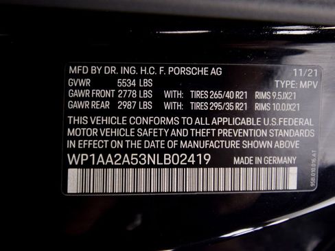 Used 2022 Porsche Macan Base AWD image 31