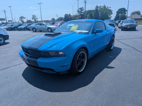 Used 2010 Ford Mustang GT Premium RWD image 4
