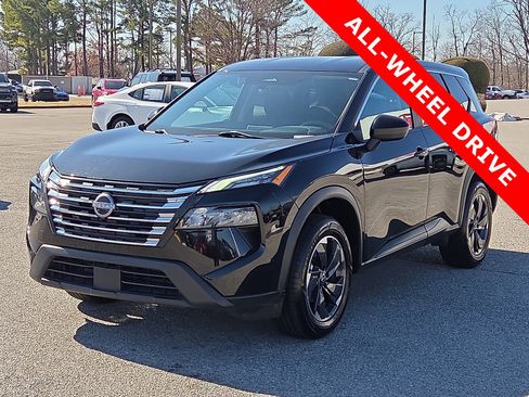 Used 2024 Nissan Rogue SV image 2