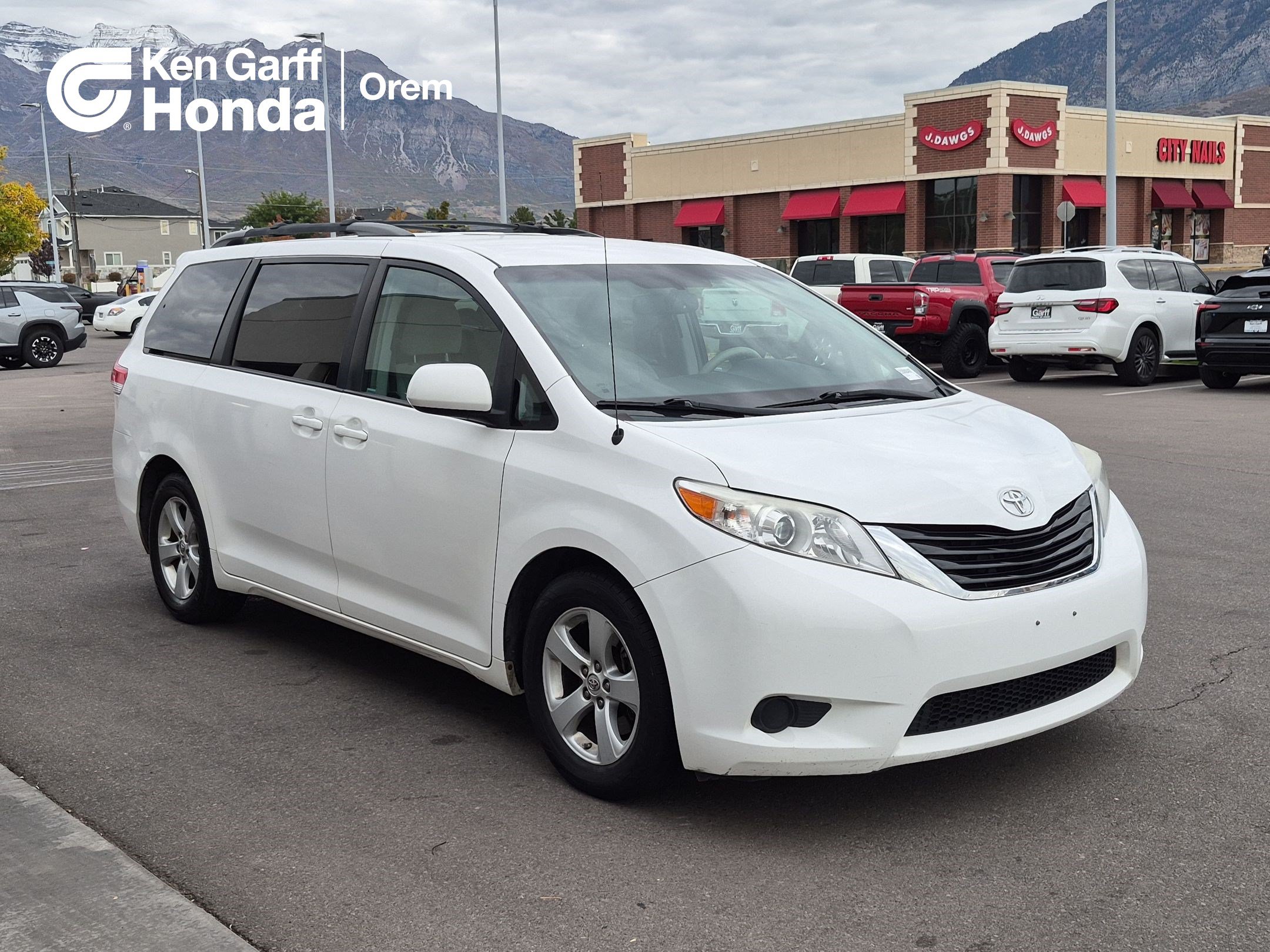Used 2014 Toyota Sienna LE FWD image 1