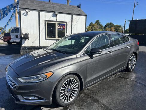 Used 2017 Ford Fusion SE w/ Fusion SE Technology Package image 4