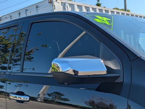 Used 2024 GMC Canyon Denali image 10