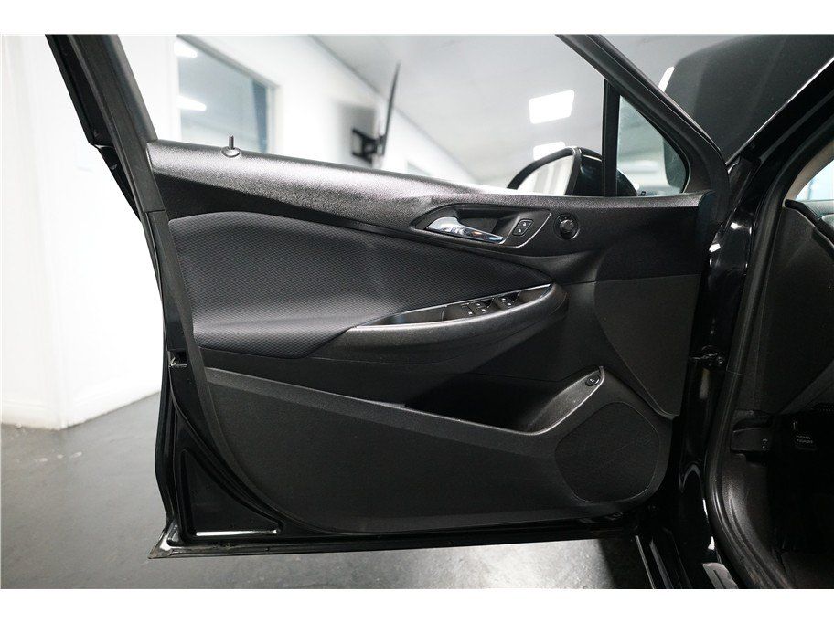 Used 2017 Chevrolet Cruze LS FWD image 15