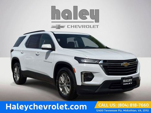 Used 2023 Chevrolet Traverse LT image 1