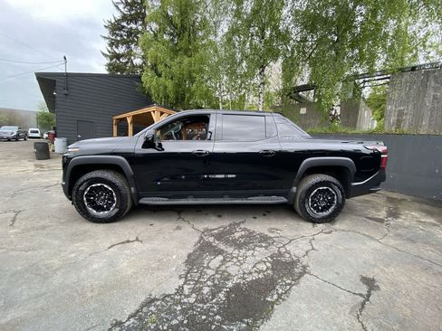 Used 2026 Chevrolet Silverado EV Trail Boss AWD/4WD image 3