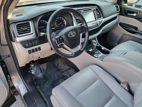 Used 2018 Toyota Highlander XLE image 11