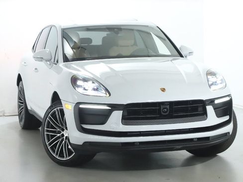 Used 2026 Porsche Macan AWD/4WD image 2