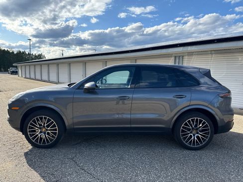 Used 2021 Porsche Cayenne AWD/4WD image 2