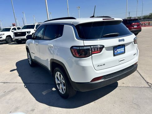 Used 2025 Jeep Compass Latitude image 5