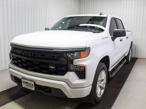 Used 2023 Chevrolet Silverado 1500 Custom image 3