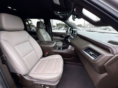 Used 2022 Chevrolet Suburban LT w/ Luxury Package image 30