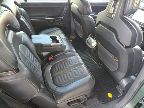Used 2024 Rivian R1S Adventure AWD/4WD image 29