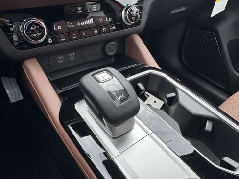 New 2025 Mitsubishi Outlander SEL image 25