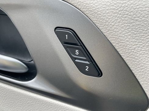 Used 2024 Chrysler Pacifica Touring-L FWD image 27