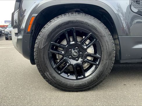 Used 2025 Land Rover Defender 110 S image 10