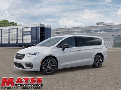 New 2026 Chrysler Pacifica Select