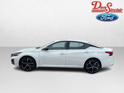 Used 2023 Nissan Altima 2.5 SR w/ SR Premium Package image 10