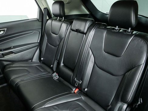 Used 2019 Ford Edge Titanium FWD image 19