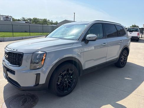 Used 2022 Kia Telluride EX w/ EX Premium Package AWD/4WD image 3