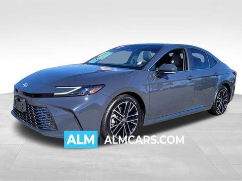 Used 2025 Toyota Camry XLE image 1