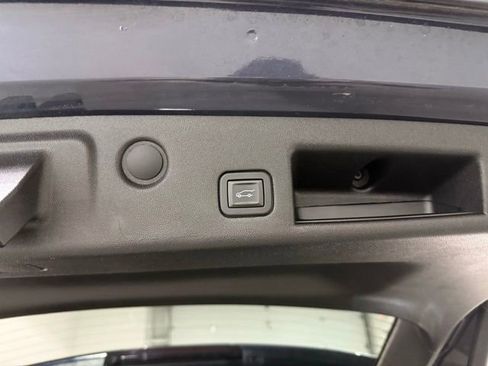 Used 2018 Chevrolet Equinox LT image 8