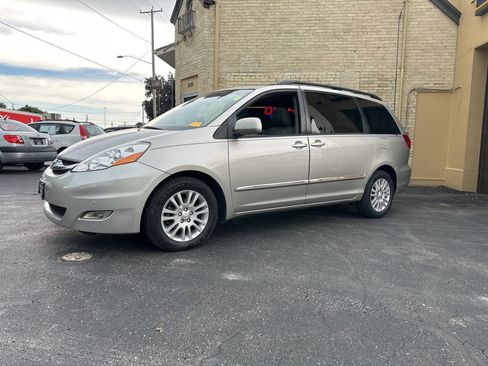 Used 2010 Toyota Sienna XLE Limited FWD image 1