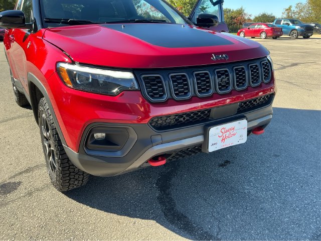 Used 2025 Jeep Compass Trailhawk w/ Trailhawk Elite Group AWD/4WD image 14