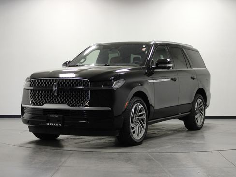 Used 2025 Lincoln Navigator Reserve AWD/4WD image 8