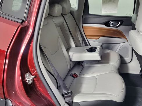 Used 2022 Jeep Compass Limited image 32