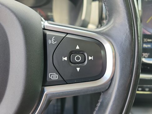 Used 2018 Volvo XC60 T5 Momentum w/ Vision Package AWD/4WD image 17