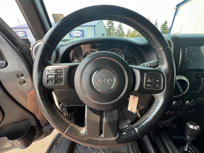 Used 2017 Jeep Wrangler Unlimited Sahara w/ Max Tow Package AWD/4WD image 29